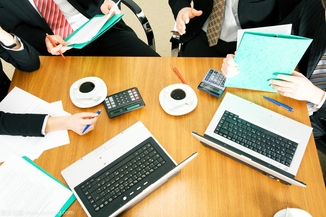 商務(wù)服務(wù)中的團(tuán)隊(duì)協(xié)作與個人專業(yè)精神